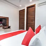 Oyo 69048 Prestige Castle Inn