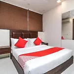 Oyo 69048 Prestige Castle Inn