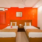 Vaccinated Staff - Oyo 11400 The Down Town Suites