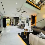Verizon Stays Orr Exit 4A - A Luxury Collection Villa