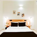 Super Townhouse Casa Business Hotel
