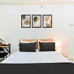Super Townhouse Kokapet Near Gar