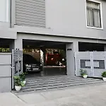 Super Townhouse De Alphabet Karmanghat