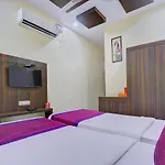 Oyo 7627 Royal Plaza