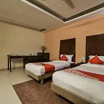 Oyo 16061 Hotel Holly Hock