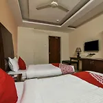 Oyo 16061 Hotel Holly Hock