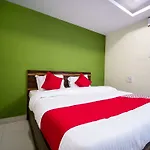 Oyo 11842 Hotel Aditya