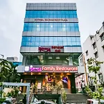 Oyo 11842 Hotel Aditya