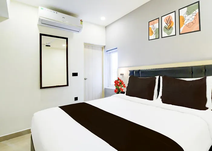 Townhouse Aarav Business Hotel