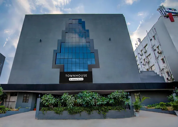 Super Townhouse Lakdikapul