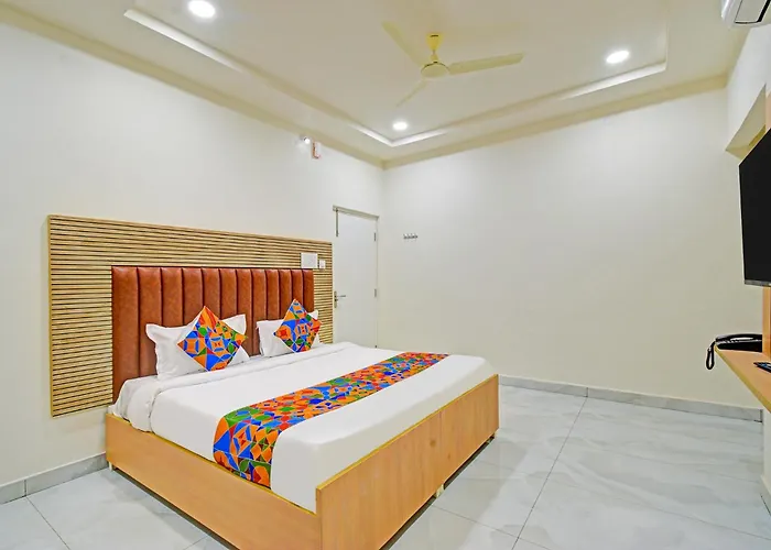Fabhotel Lexus Grand