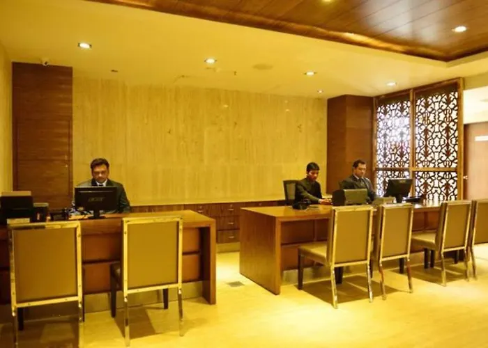 Capital O 9960 Hotel Grand Himayat