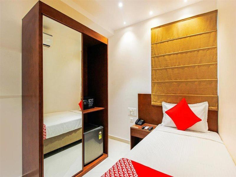 Capital O 24583 Sesha Grand Hotel Hyderabad