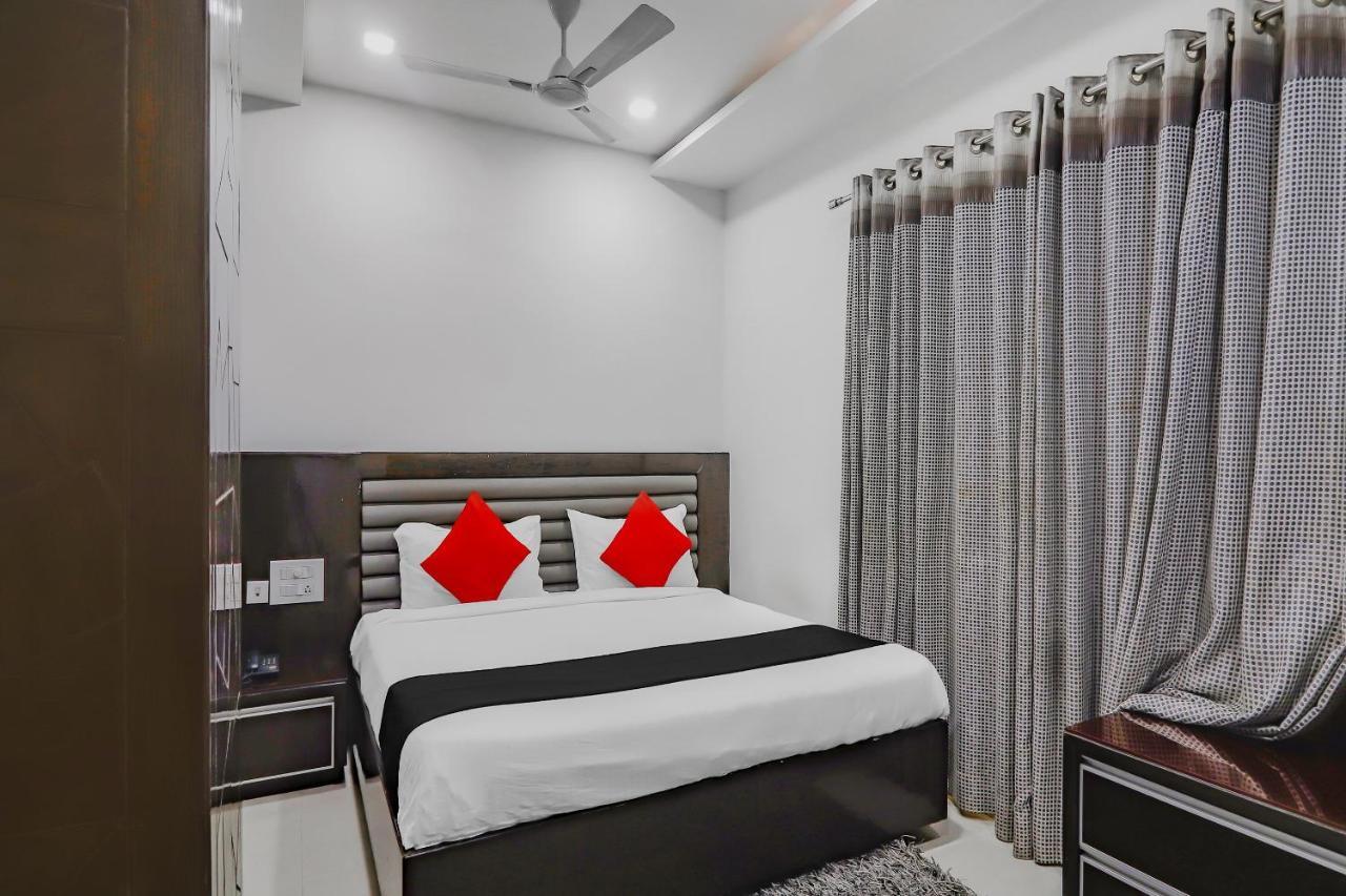 Vaccinated Staff- Capital O 78550 Star By Hillside 3* Hyderabad