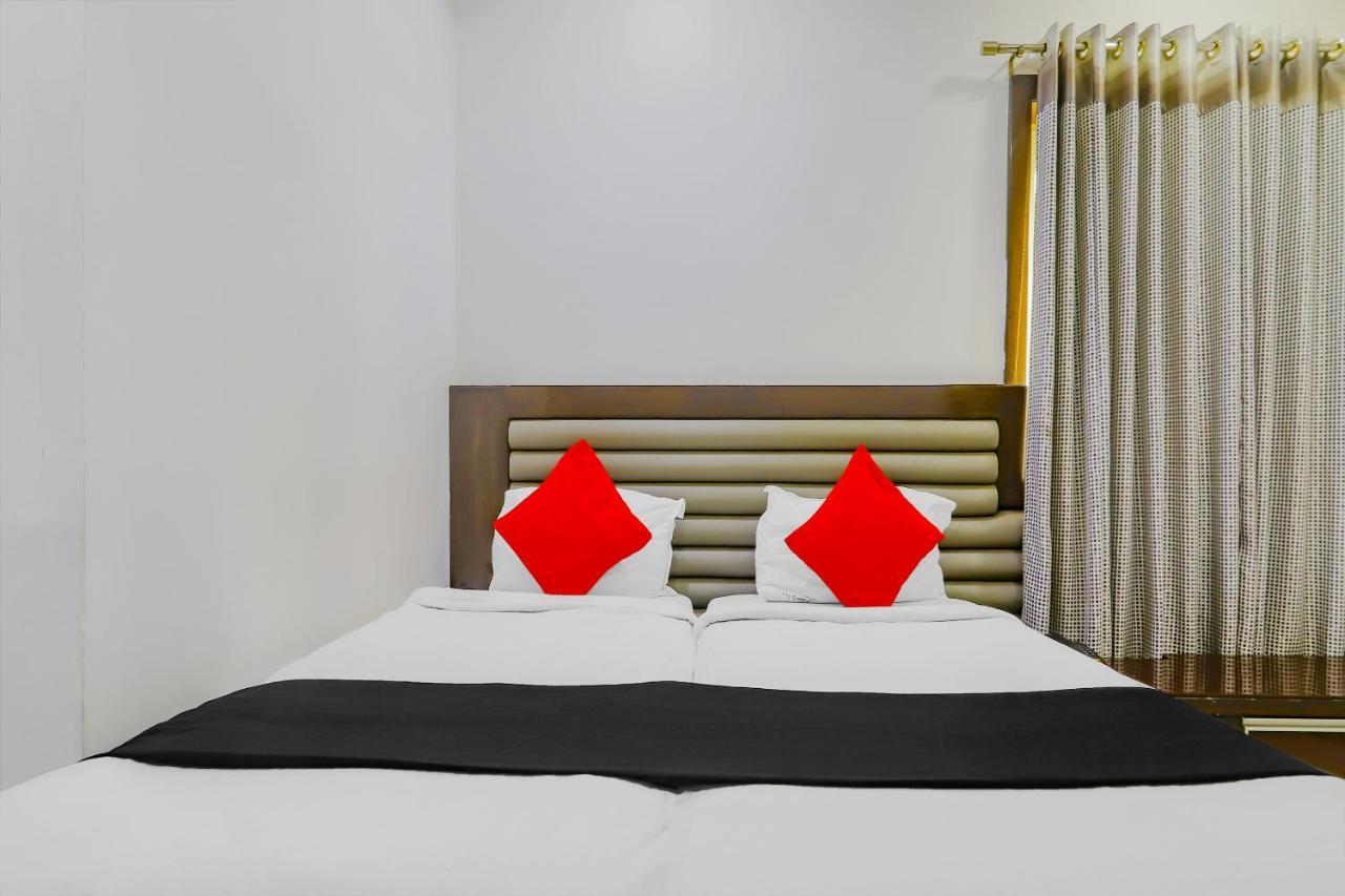 Vaccinated Staff- Capital O 78550 Star By Hillside 3* Hyderabad