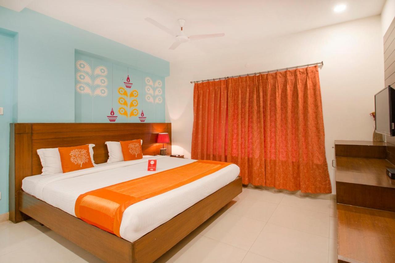 Vaccinated Staff - Oyo 11400 The Down Town Suites
