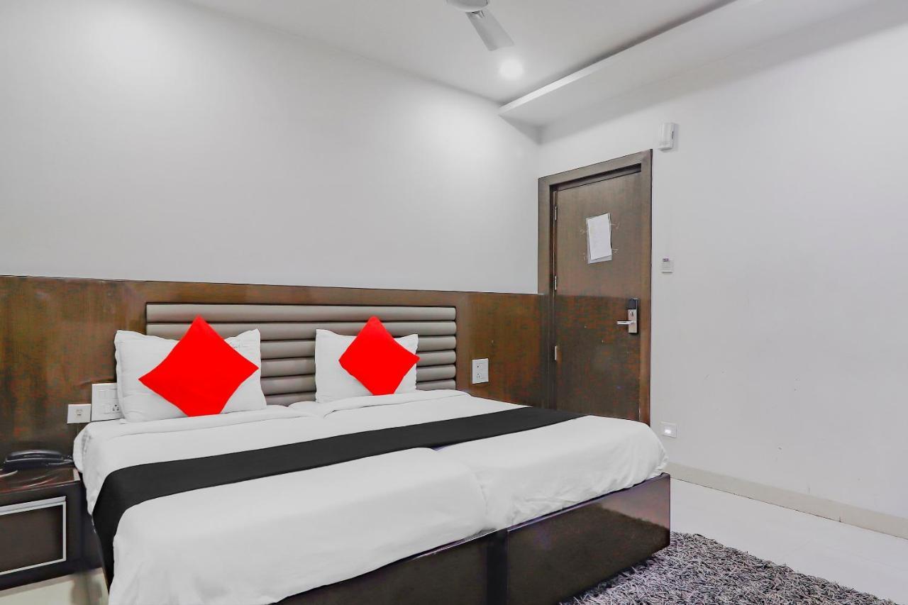 Vaccinated Staff- Capital O 78550 Star By Hillside Hotel Hyderabad