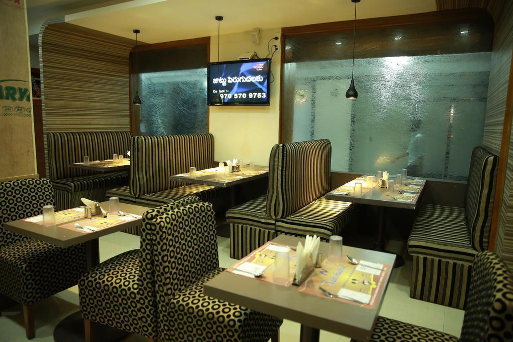 Oyo 13494 Nakshatra Hyderabad