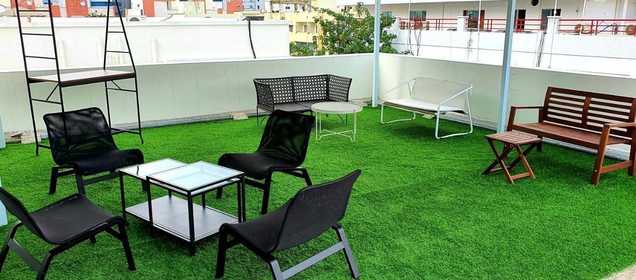 Bluo 1bhk Hitech - Gym, Tt, Terrace Garden, Lift Apartment