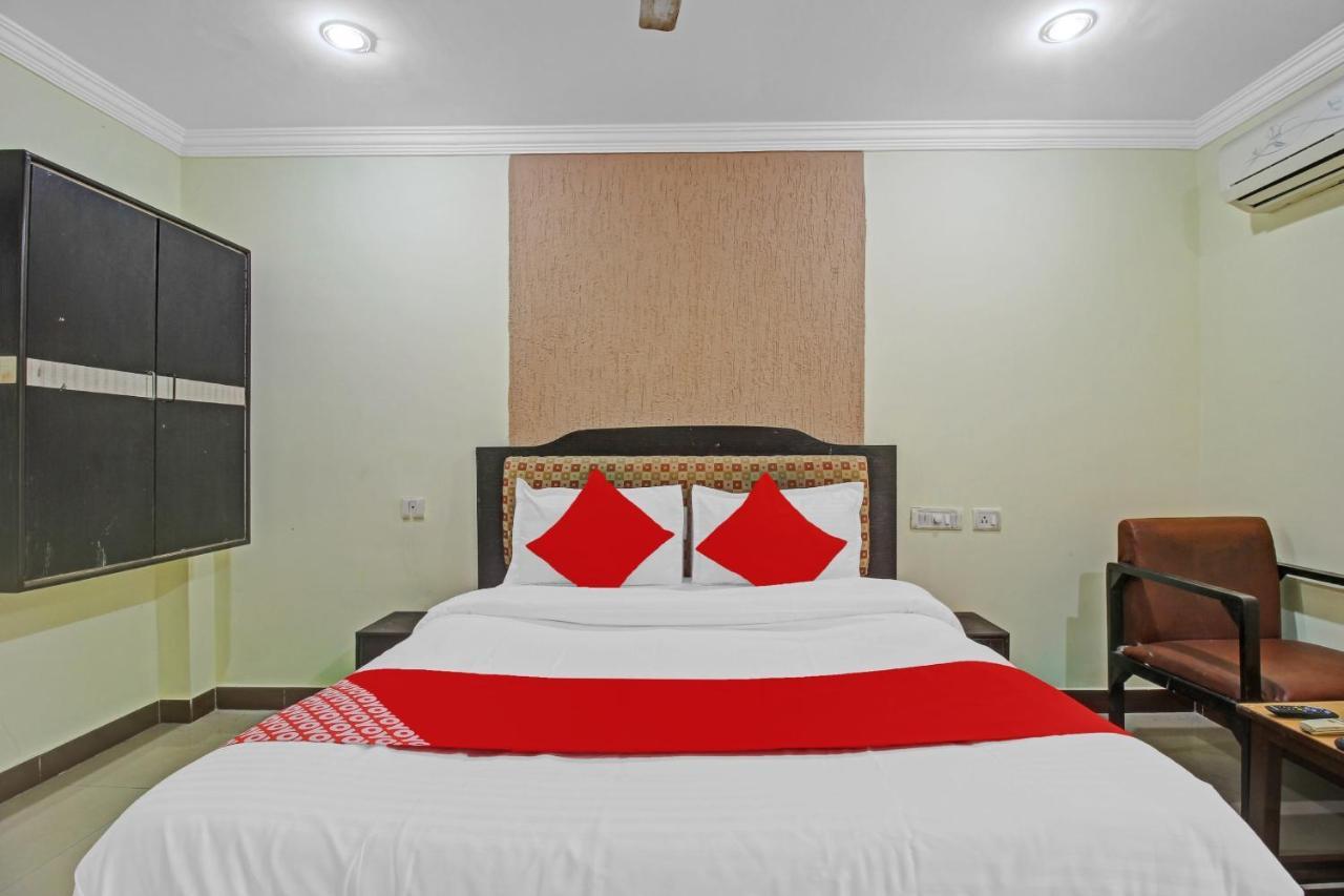 Hotel Oyo 84764 Kanak International 3*