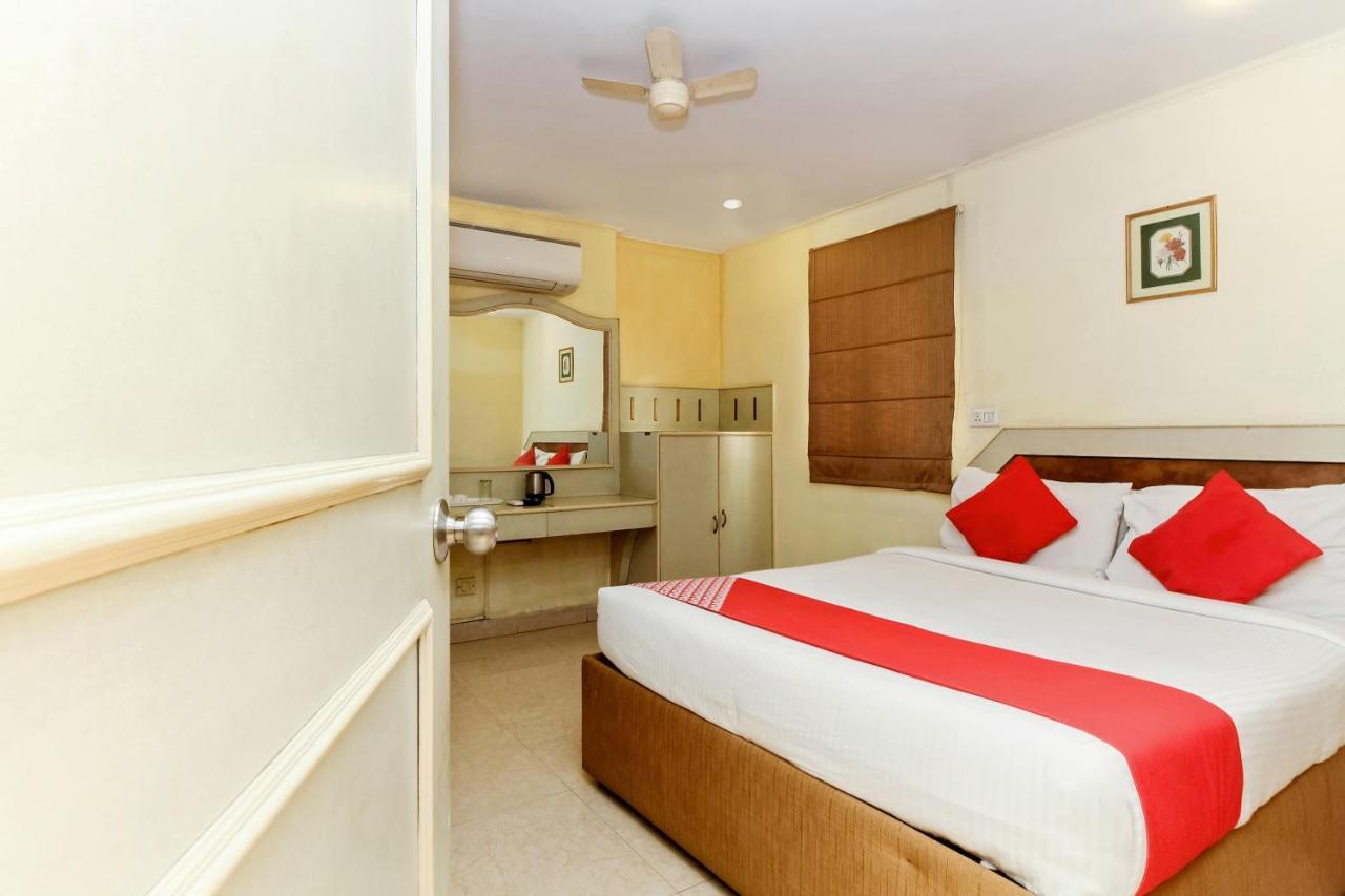 Hotel Oyo 9302 Baseraa 3*