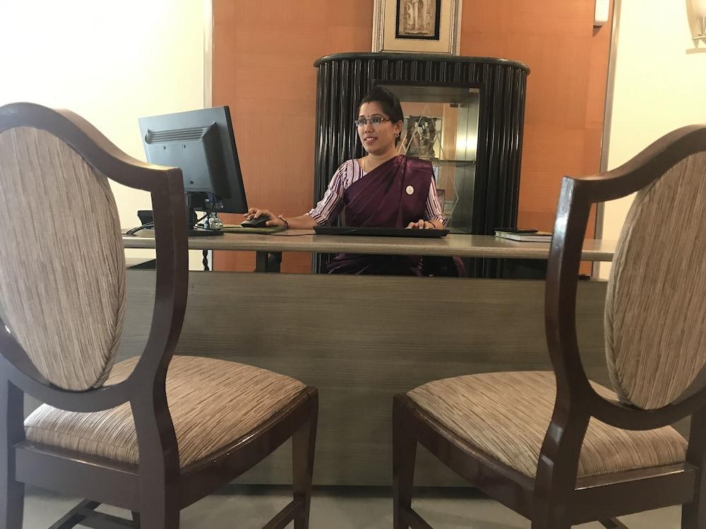 The Manohar Hotel 4*
