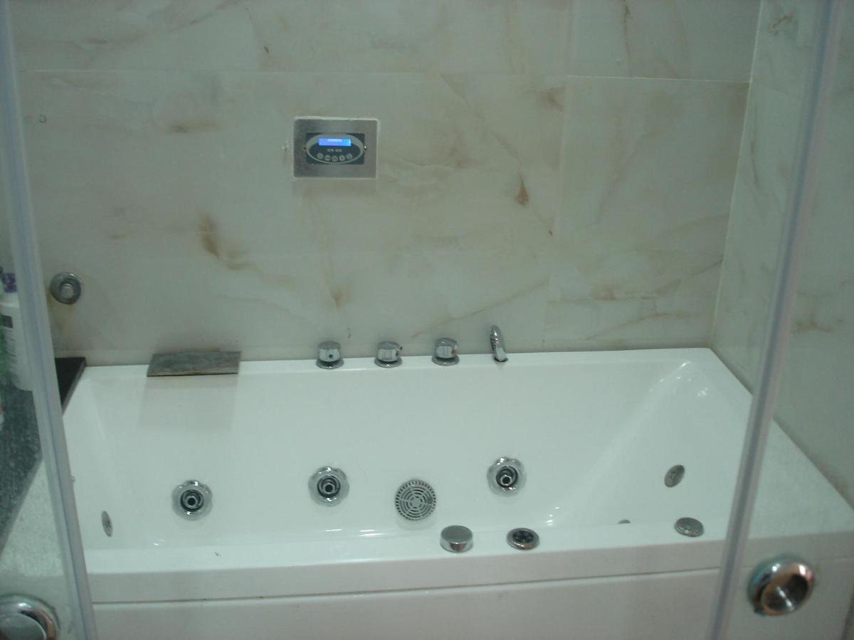 1br With Theater, Jacuzzi, Steam Bath