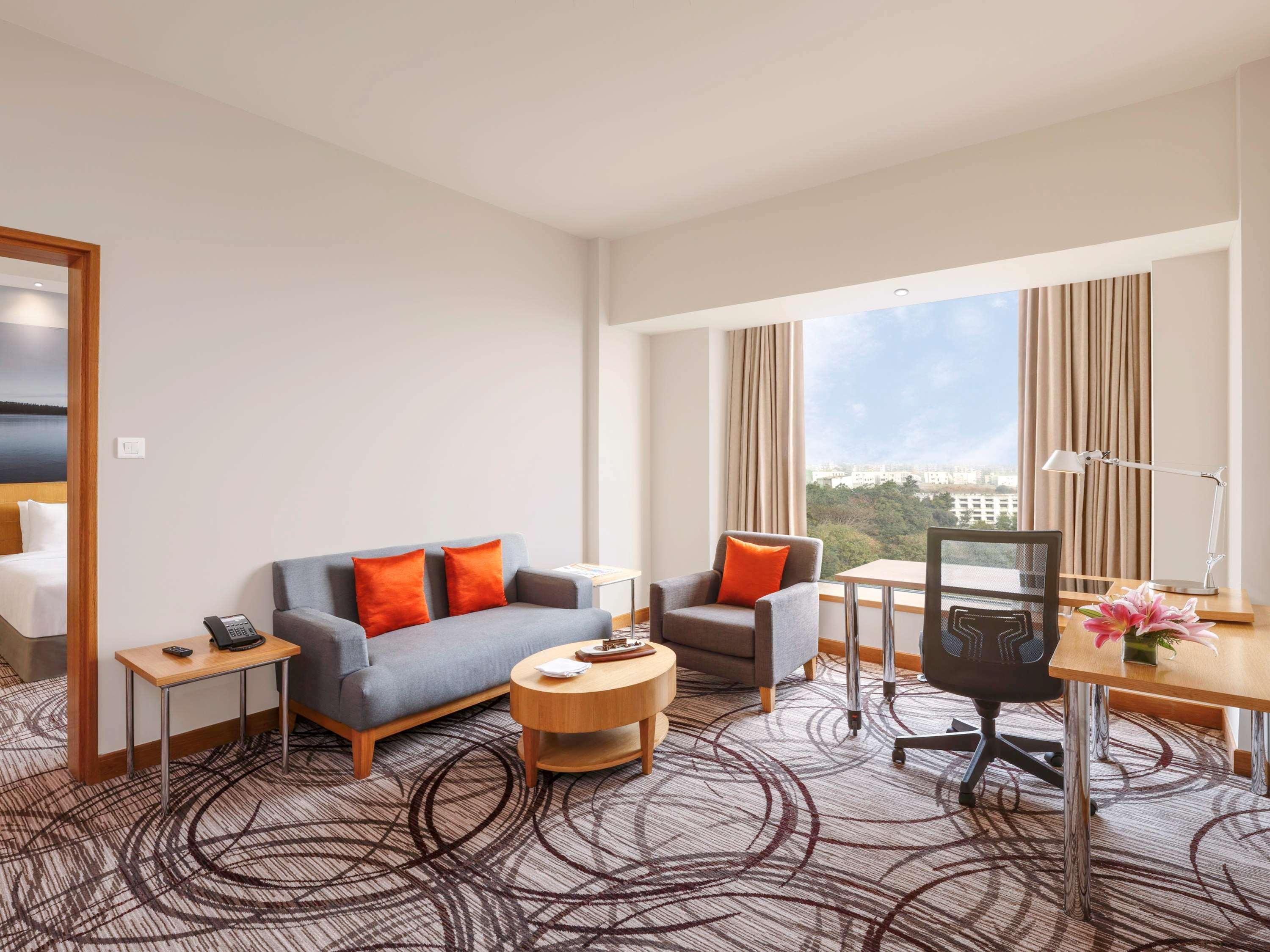 Novotel Convention Centre 5*