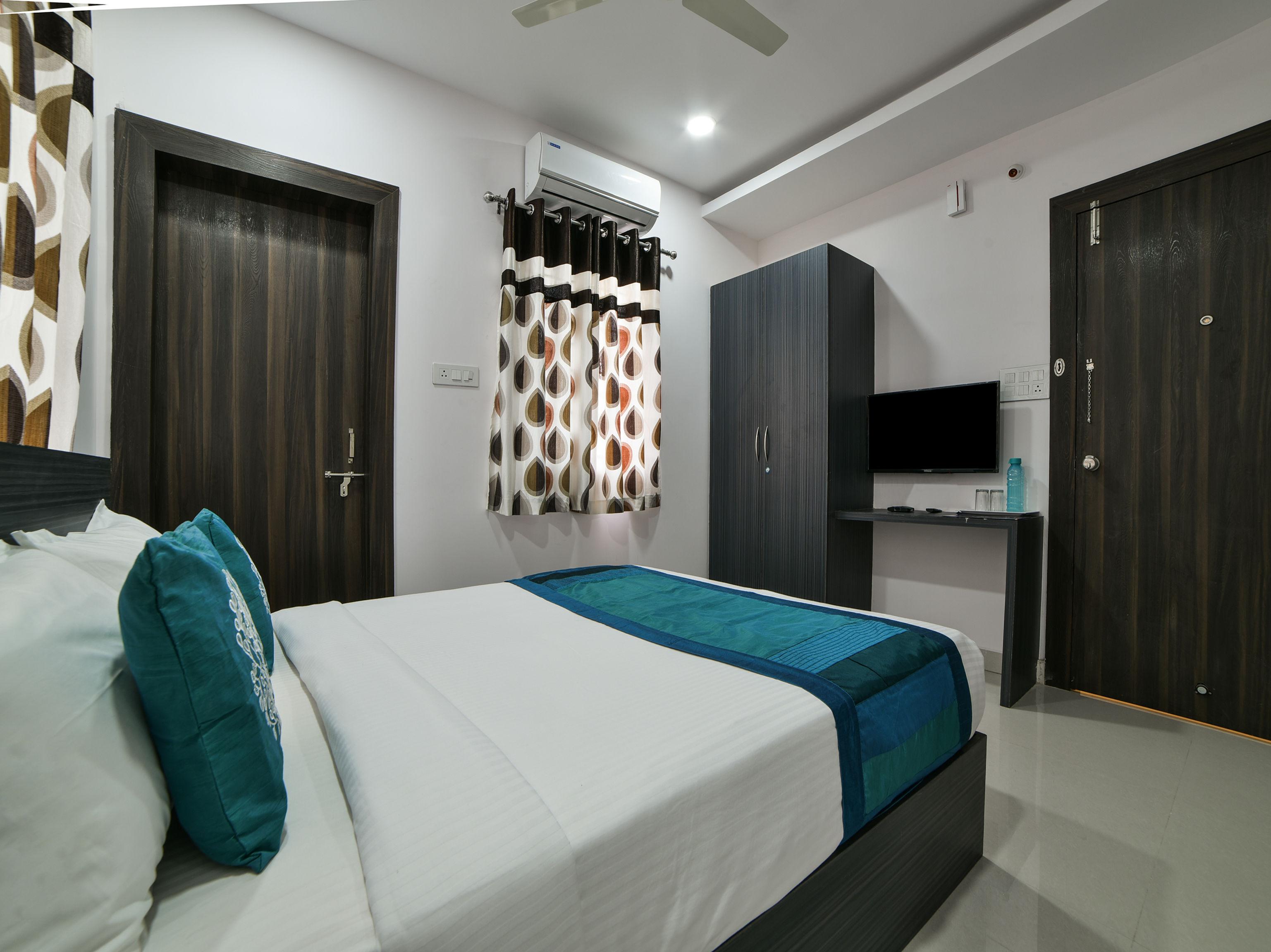 Hotel Oyo 16432 Sri Rama