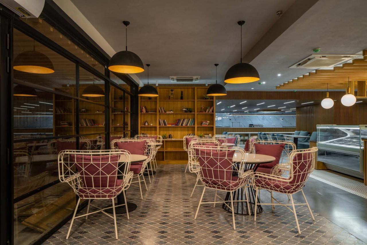 Hotel Deccan Serai Grande, Gachibowli,