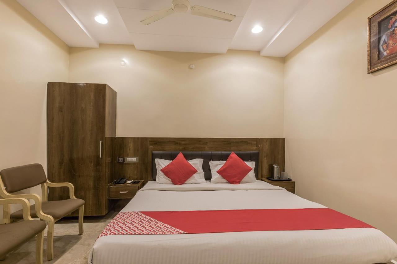 Collection O 5302 Bhadra Grand