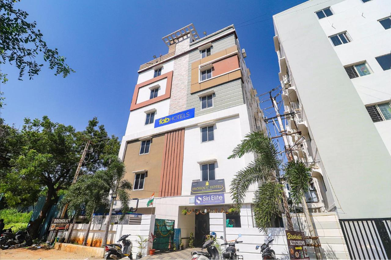 Hotel Fabhotel Broholic - 200m From Care Hospitals - Hitech
