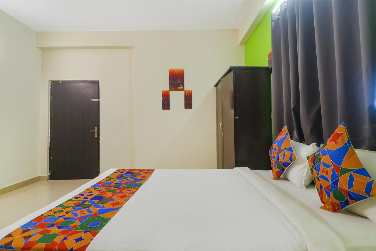 Hotel Fabhotel Broholic - 200m From Care Hospitals - Hitech