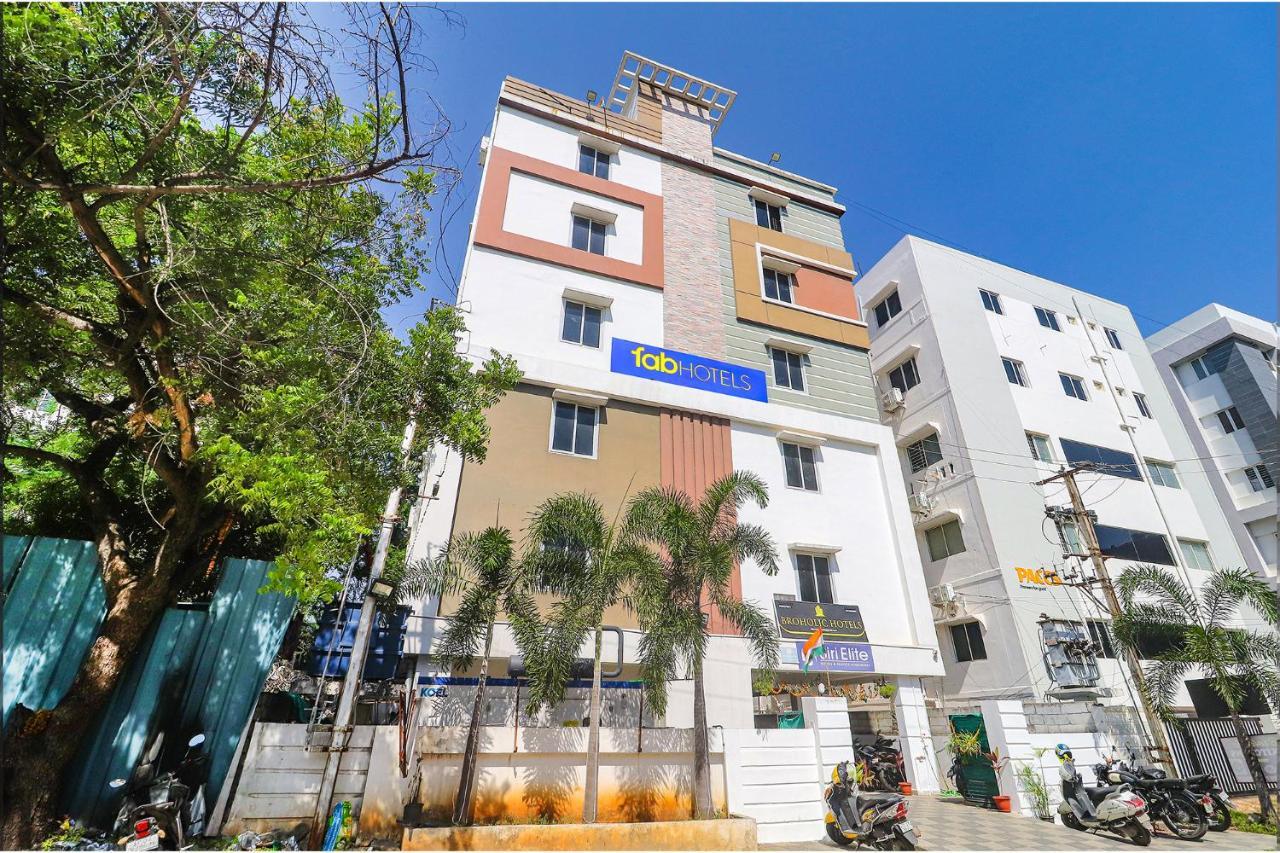 Fabhotel Broholic - 200m From Care Hospitals - Hitech Hyderabad