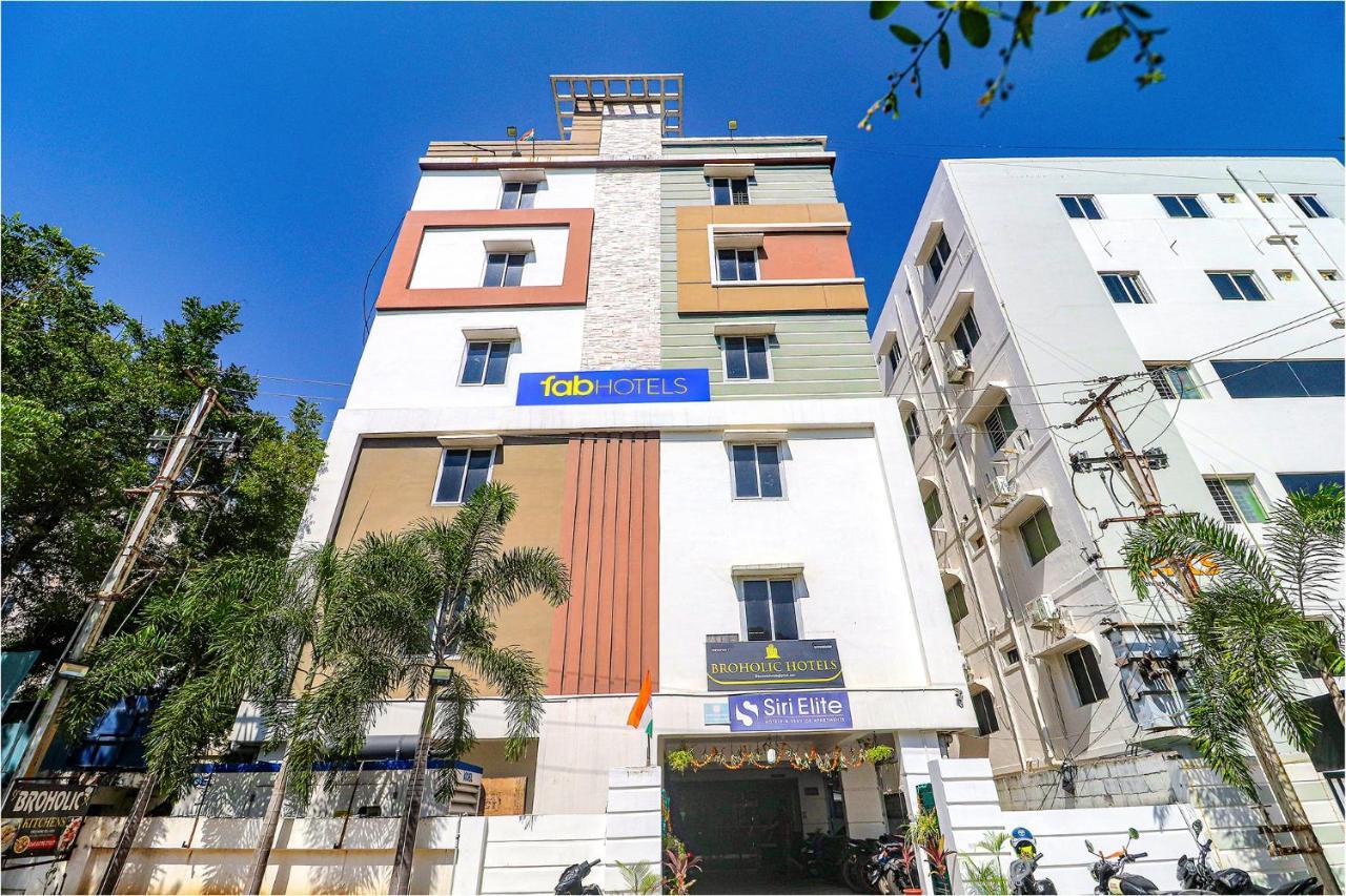 Fabhotel Broholic - 200m From Care Hospitals - Hitech 3*