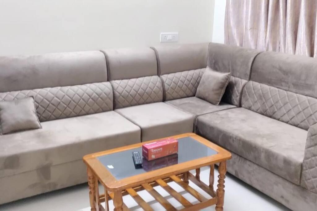 Servostay 2 Bhk Fully Furnished In Hafeezpet #202 Apartment