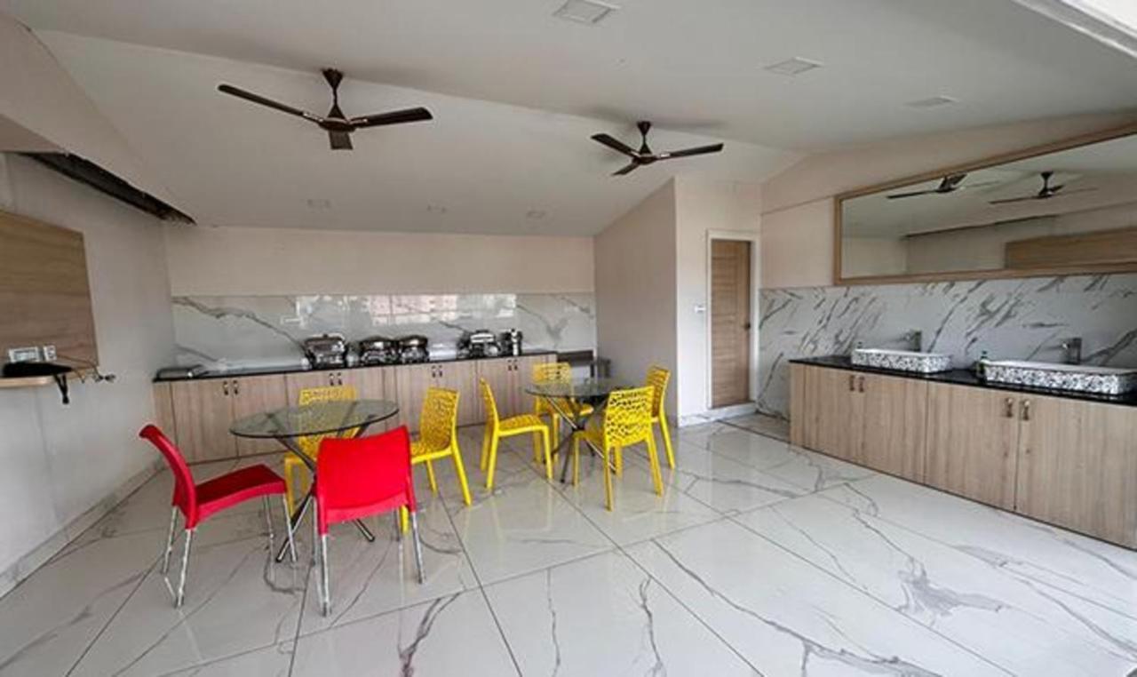 Fabhotel Prime Anika 3*