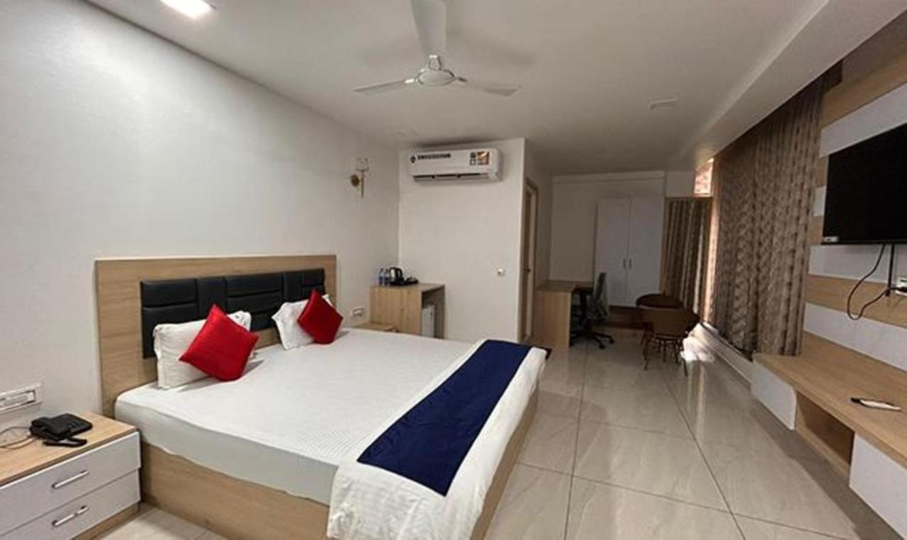 Hotel Fabhotel Prime Anika 3*