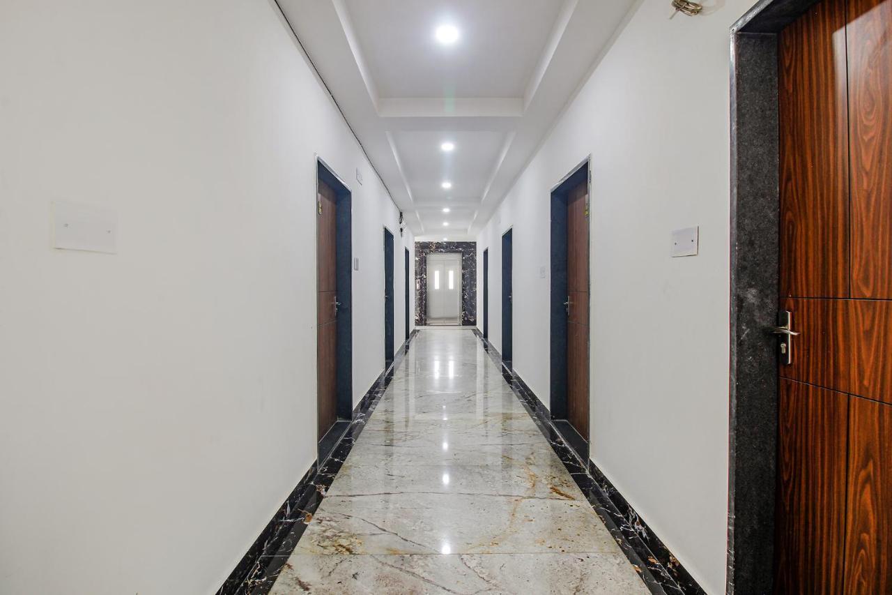Fabhotel W Grand - Nr Lanco Hills, Manikonda Hotel