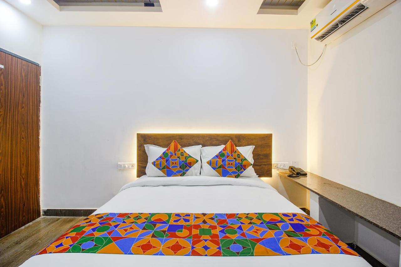 Fabhotel W Grand - Nr Lanco Hills, Manikonda Hotel