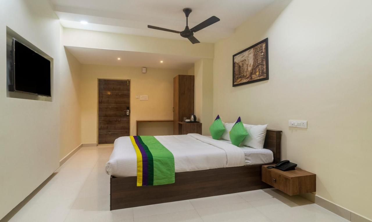 Hotel Treebo Navya The Park 3*