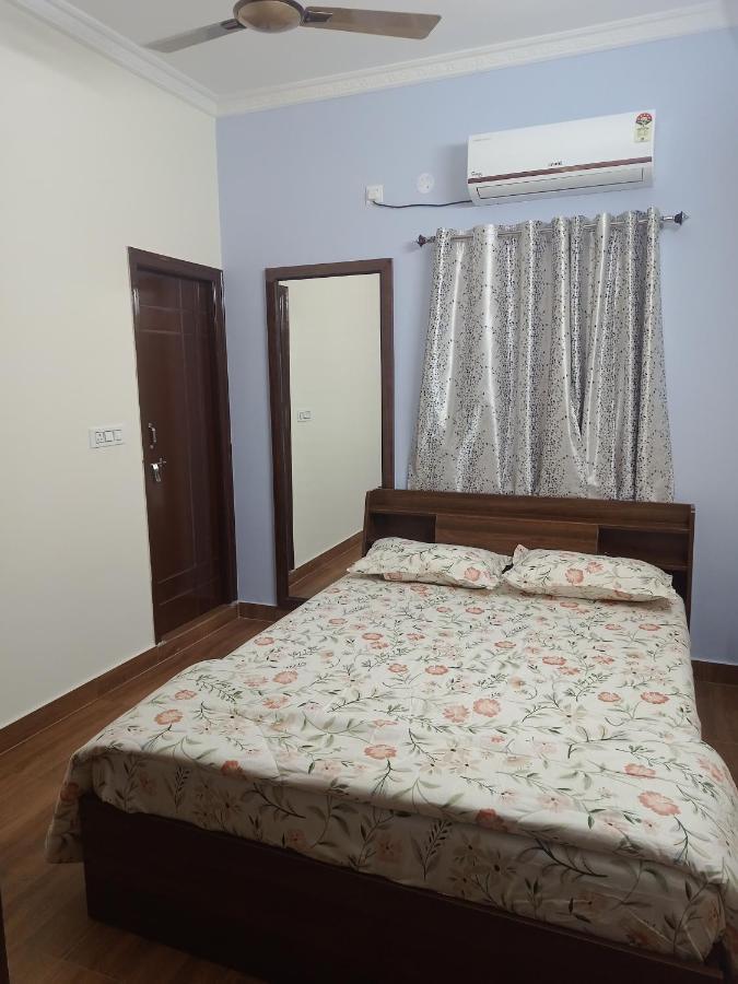 Servostay Kphb Phase 15 New Stunning 3 Bhk - 1st Floor Apartment *