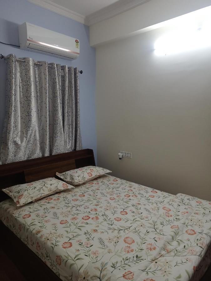 Servostay Kphb Phase 15 New Stunning 3 Bhk - 1st Floor Apartment