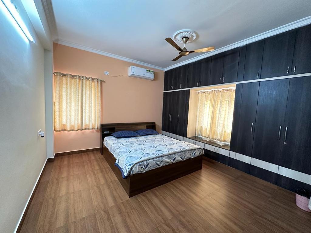 Apartment Servostay Kphb Phase 15 New Stunning 3 Bhk - 1st Floor
