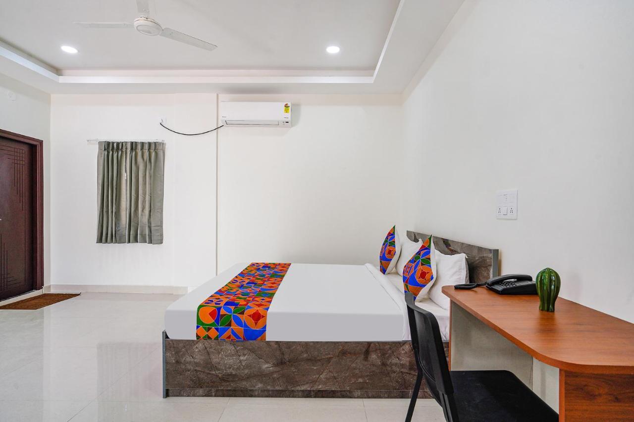 Hotel Fabhotel 27 - Hitech
