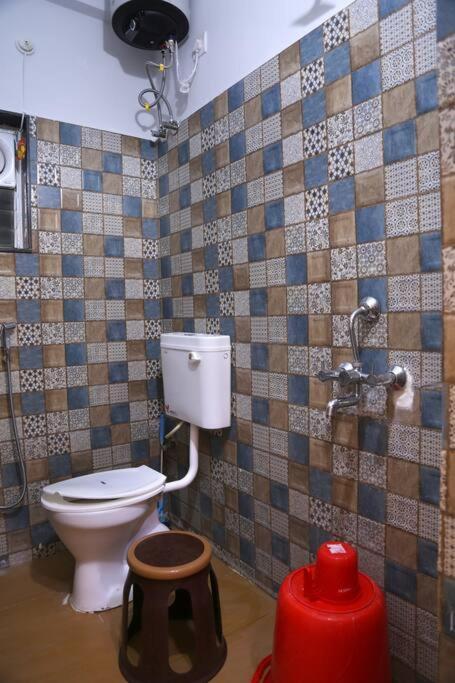 Apartment 7 Midtown-1bhk, Near Aig Hospital, Hitech *