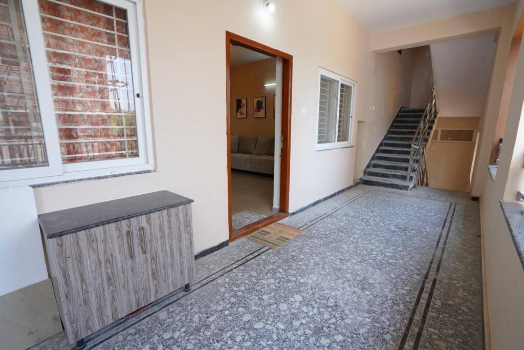 Chez Moi - 2bhk, Near Us Embassy, Gachibowli Apartment