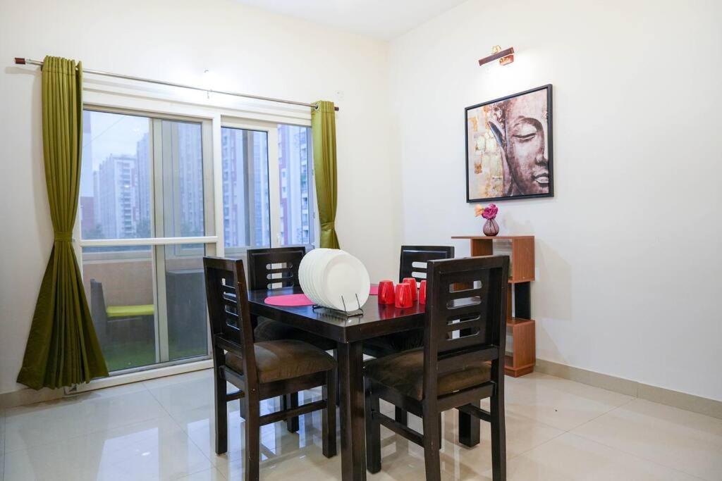 Classe Moyenne -2bhk, Near Us Embassy, Gachibowli *