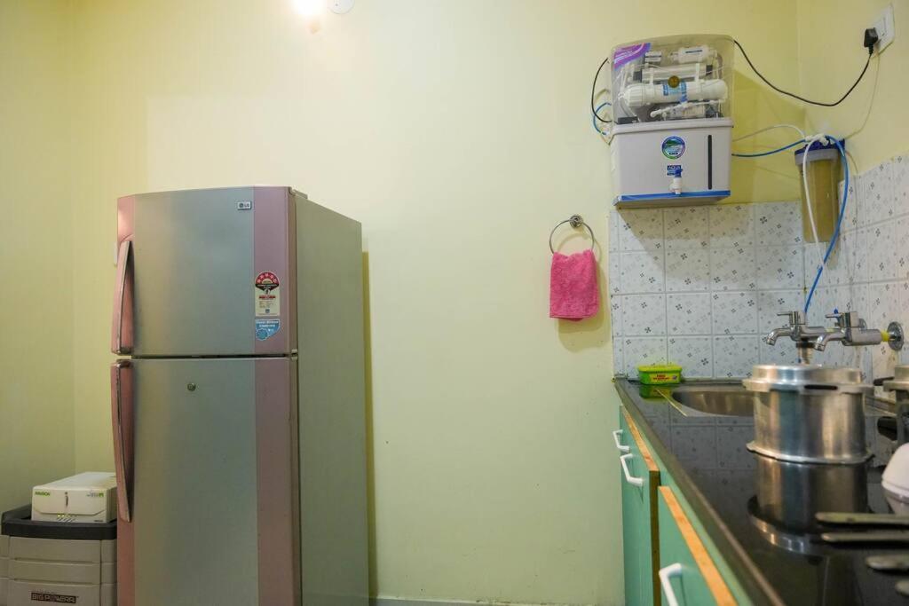 Classe Moyenne -2bhk, Near Us Embassy, Gachibowli