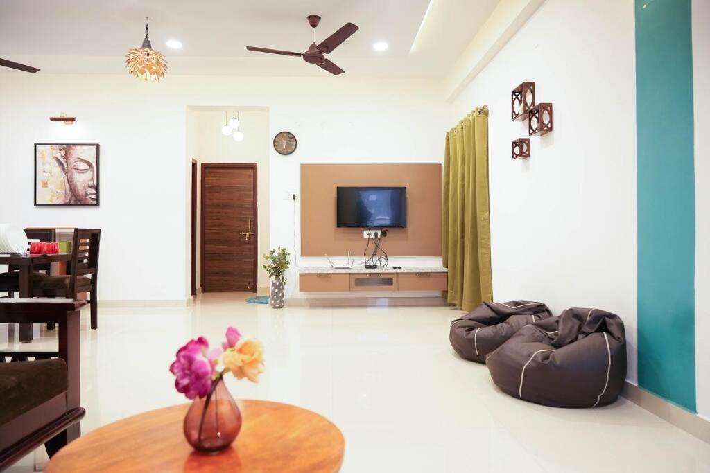 Classe Moyenne -2bhk, Near Us Embassy, Gachibowli Hyderabad